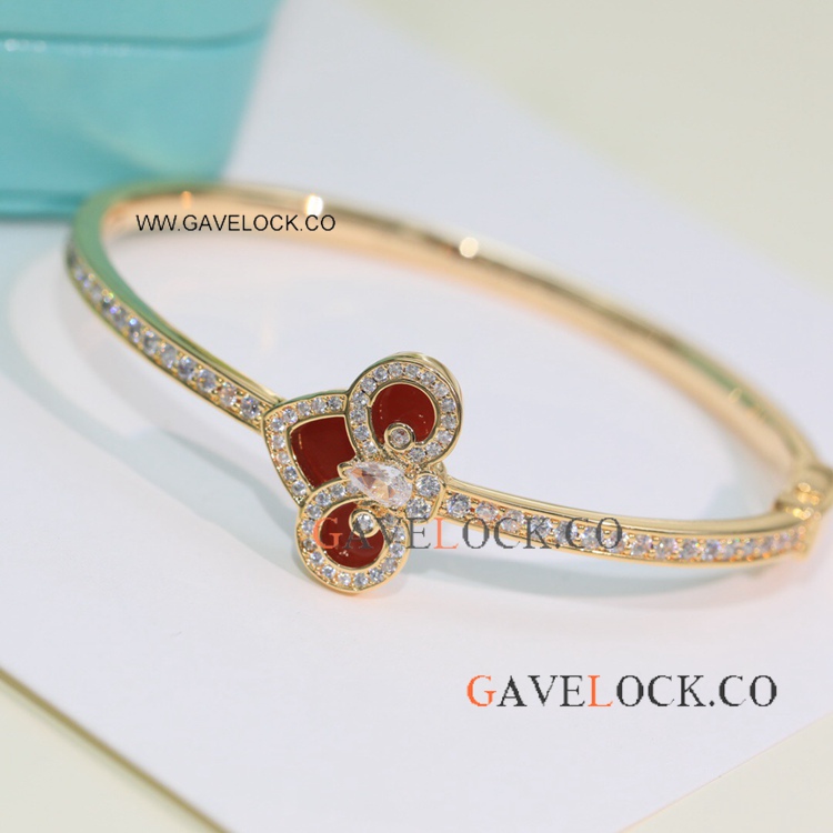 Replica Fleur de Lis Yellow Gold Bracelet with Diamond